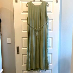 Banana Republic - sleeveless pleated maxi dress - sage green - XL